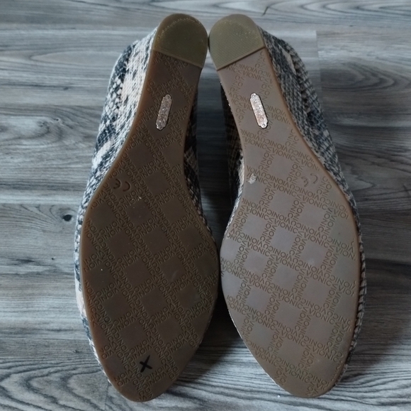 Vionic Antonia Tan/Gray Natural Snakeskin Wedge Pumps Shoe Womens Size 7 - Picture 4 of 5